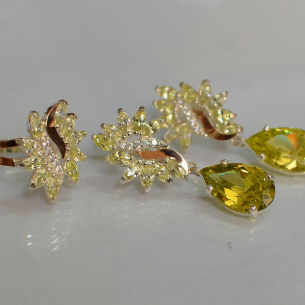 Срібний набір з золотими пластинами