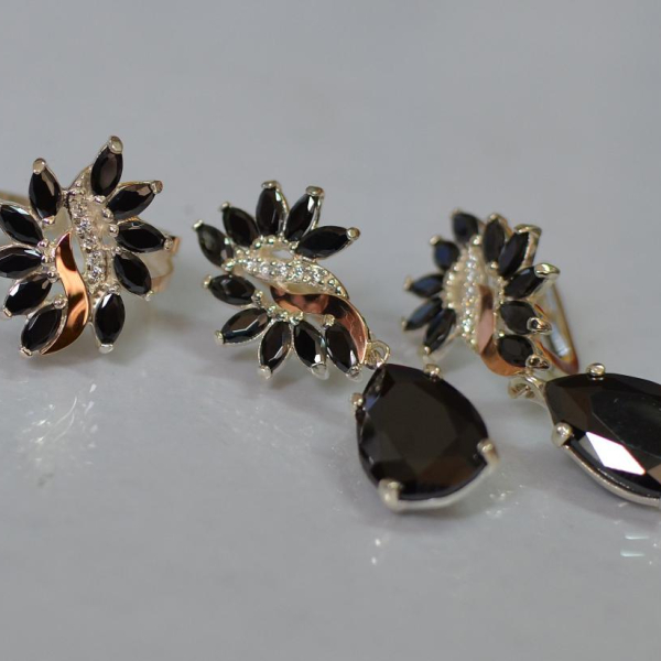 Срібний набір з золотими пластинами