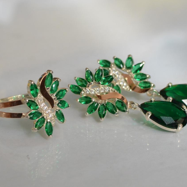 Срібний набір з золотими пластинами