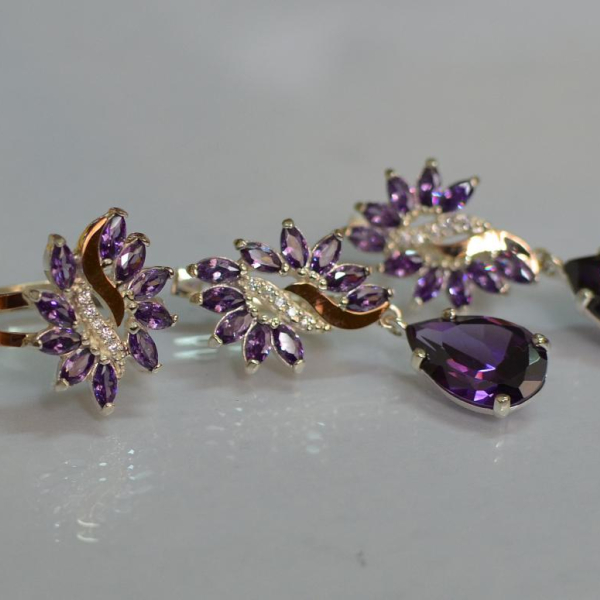 Срібний набір з золотими пластинами