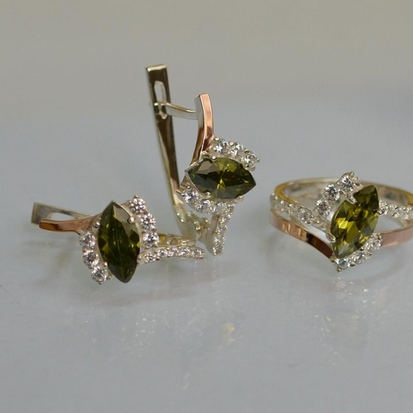 Срібний набір з золотими пластинами