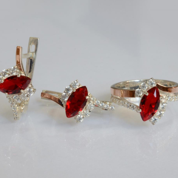 Срібний набір з золотими пластинами