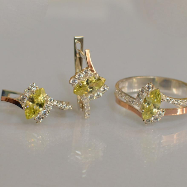 Срібний набір з золотими пластинами