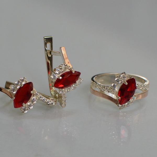 Срібний набір з золотими пластинами