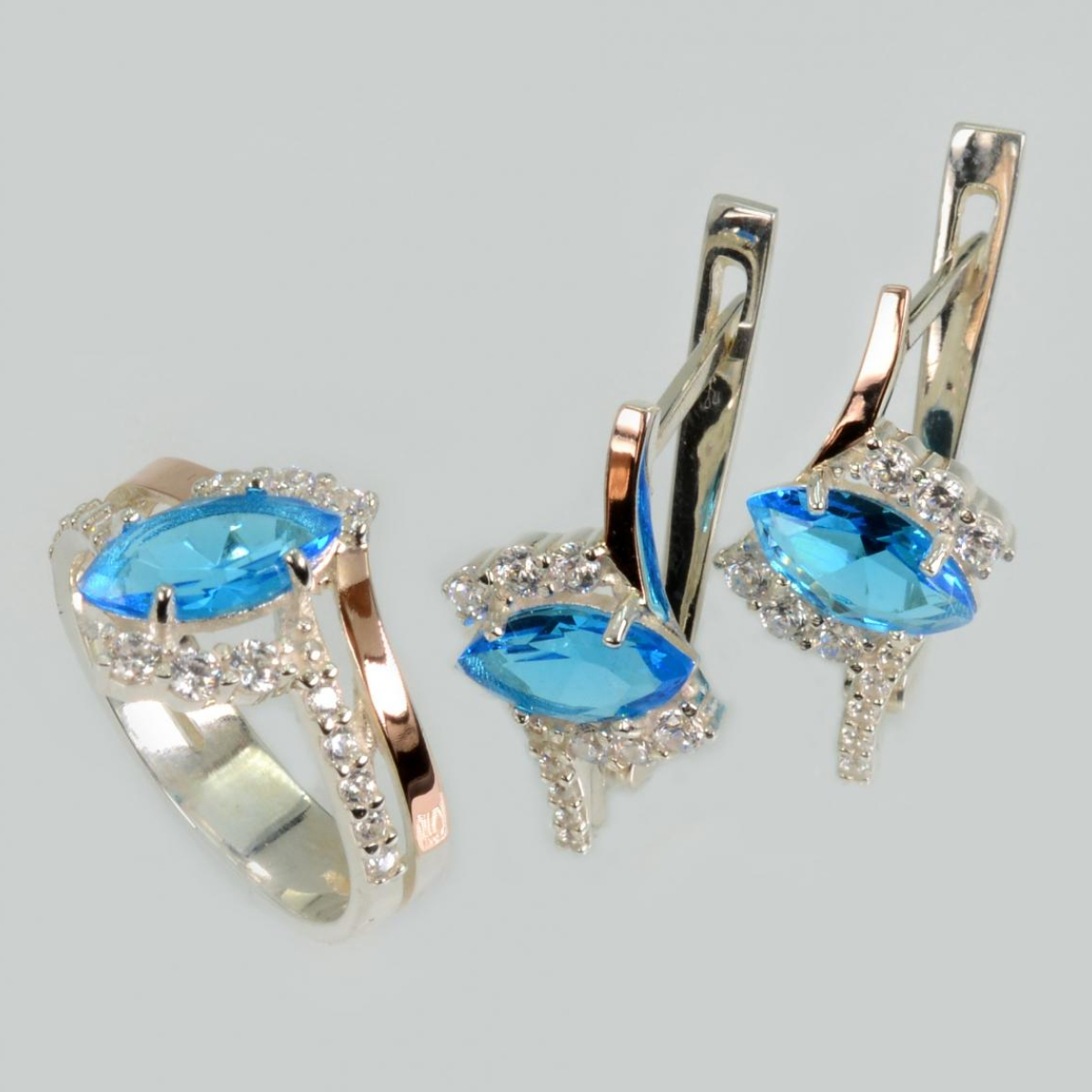 Срібний набір з золотими пластинами