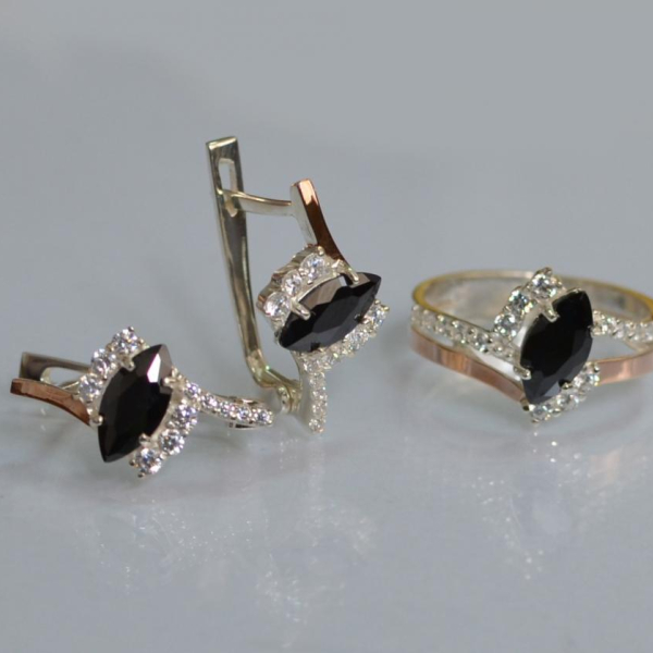 Срібний набір з золотими пластинами