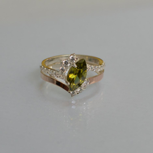 Срібна каблучка з золотими вставками