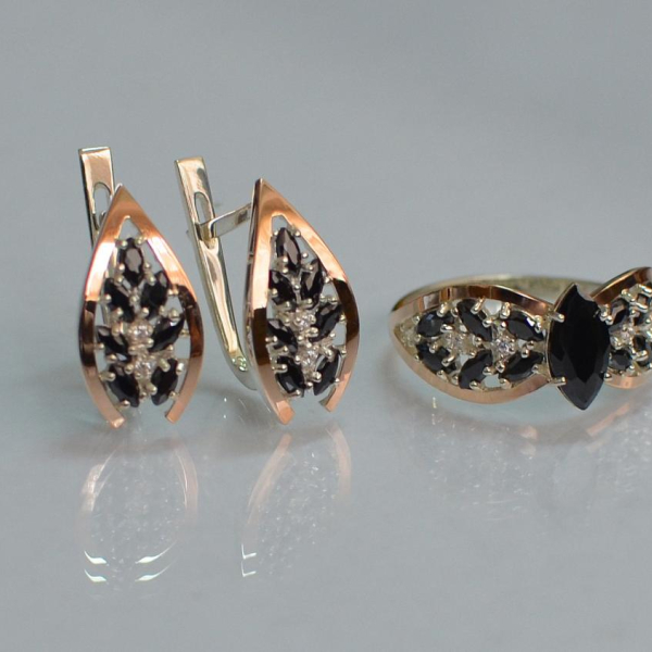 Срібний набір з золотими пластинами