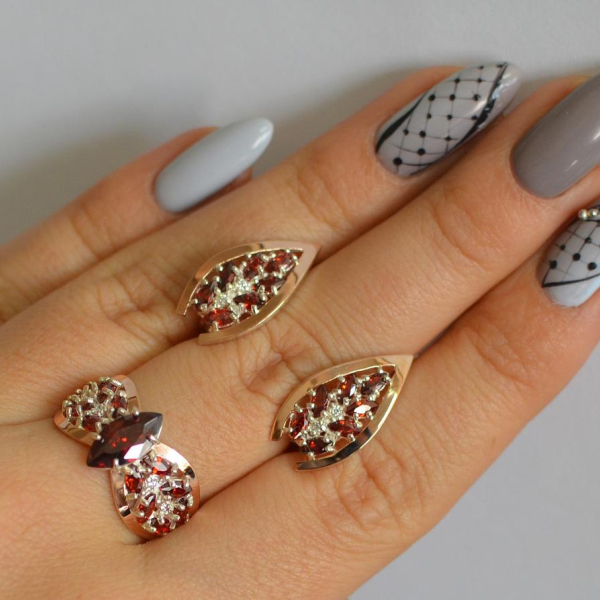 Срібний набір з золотими пластинами