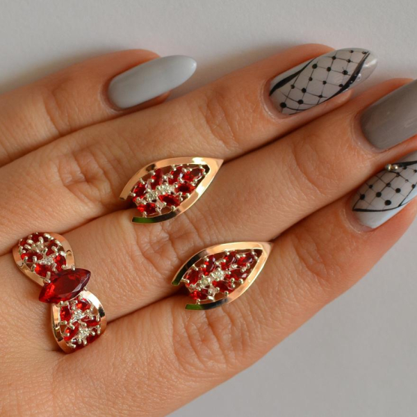 Срібний набір з золотими пластинами