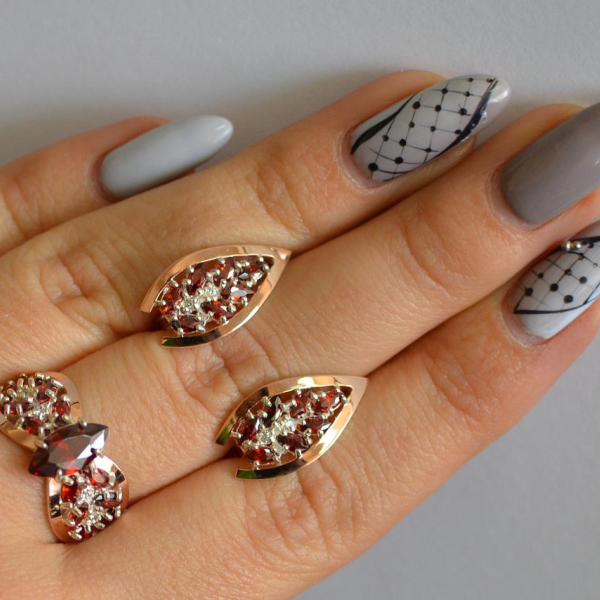 Срібний набір з золотими пластинами