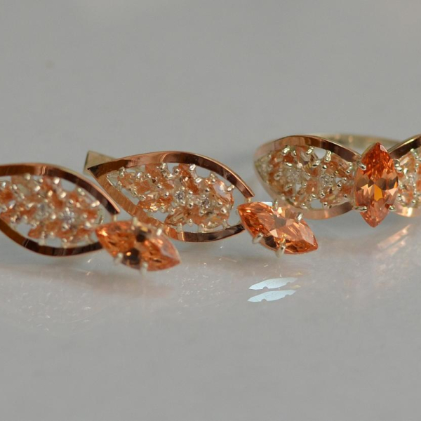 Срібний набір з золотими пластинами