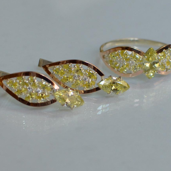 Срібний набір з золотими пластинами