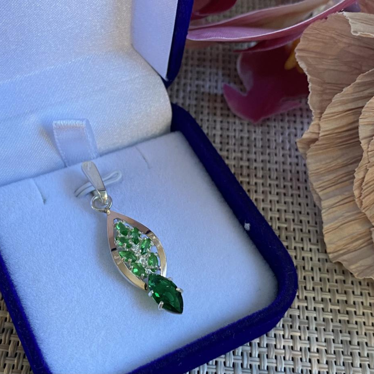 Серебряная подвеска с золотими вставками