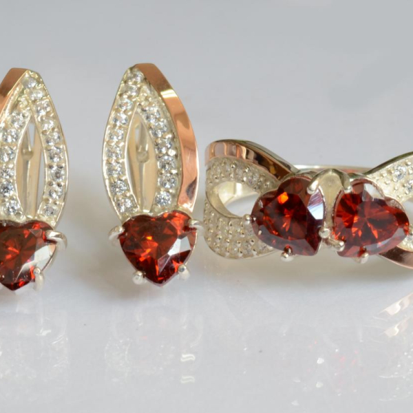 Срібний набір з золотими пластинами