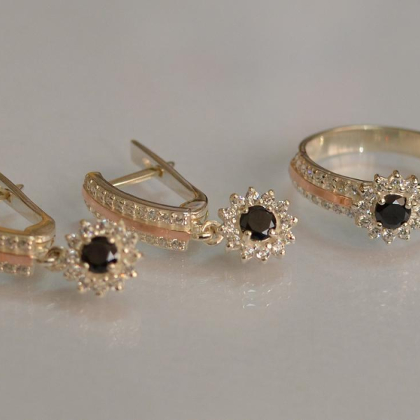 Срібний набір з золотими пластинами