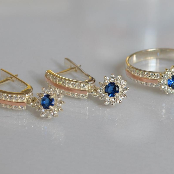 Срібний набір з золотими пластинами