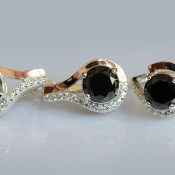 Срібний набір з золотими пластинами