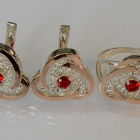 Срібний набір з золотими пластинами