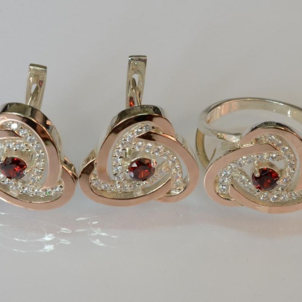 Срібний набір з золотими пластинами