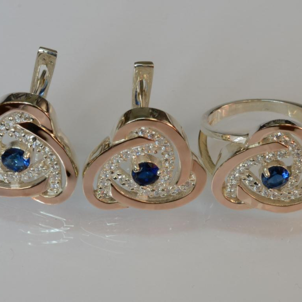 Срібний набір з золотими пластинами