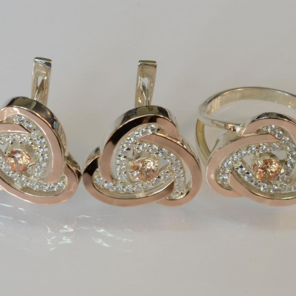 Срібний набір з золотими пластинами