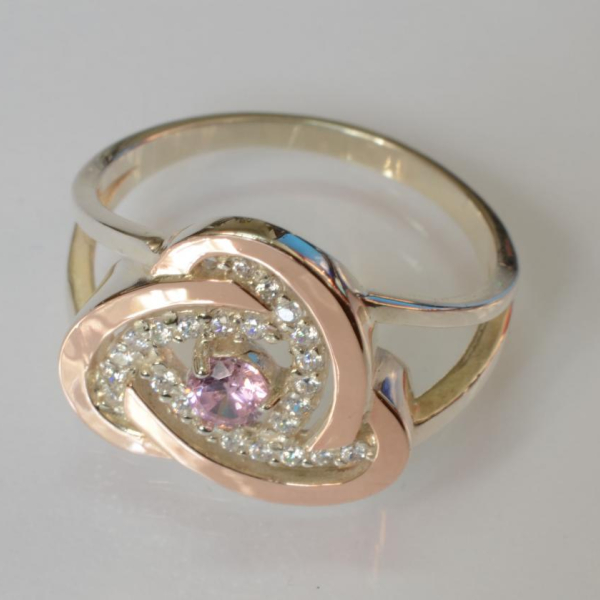 Срібна каблучка з золотими вставками