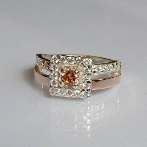 Срібна каблучка з золотими вставками