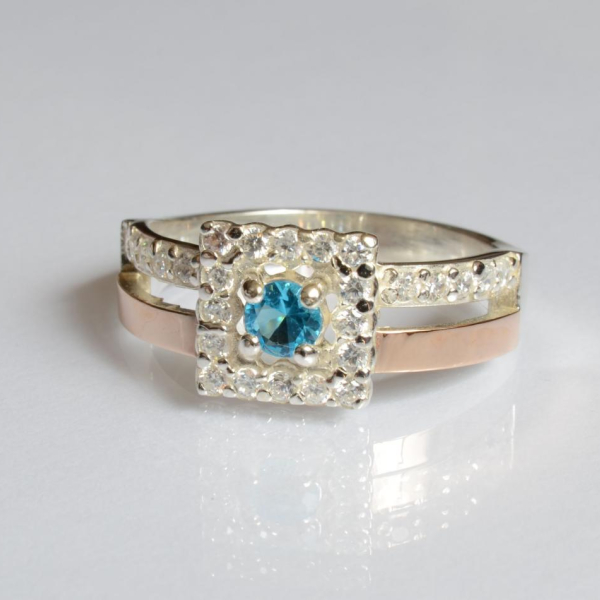 Срібна каблучка з золотими вставками