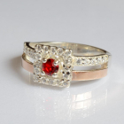 Срібна каблучка з золотими вставками