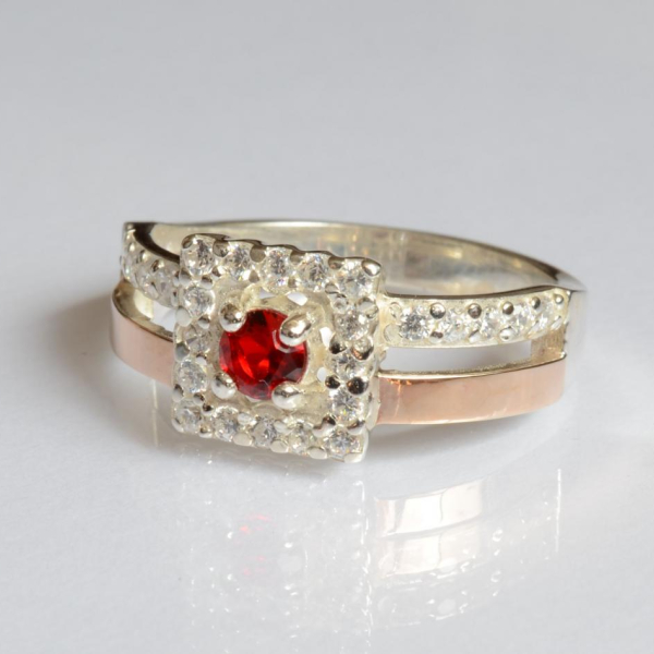 Срібна каблучка з золотими вставками