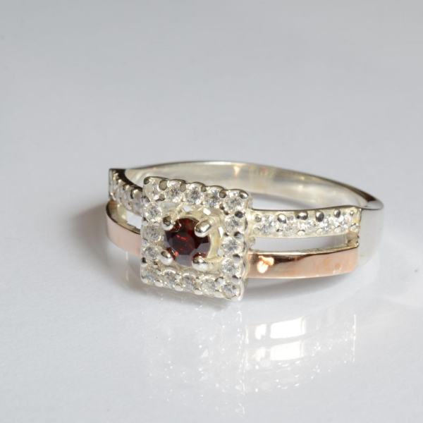 Срібна каблучка з золотими вставками