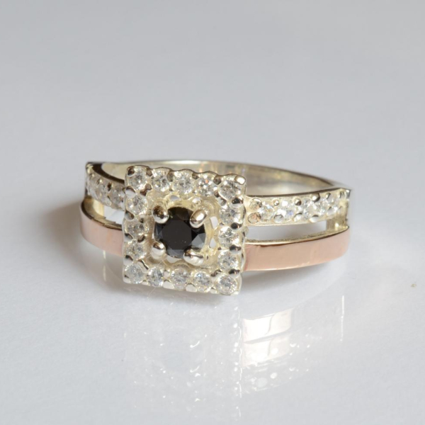 Срібна каблучка з золотими вставками