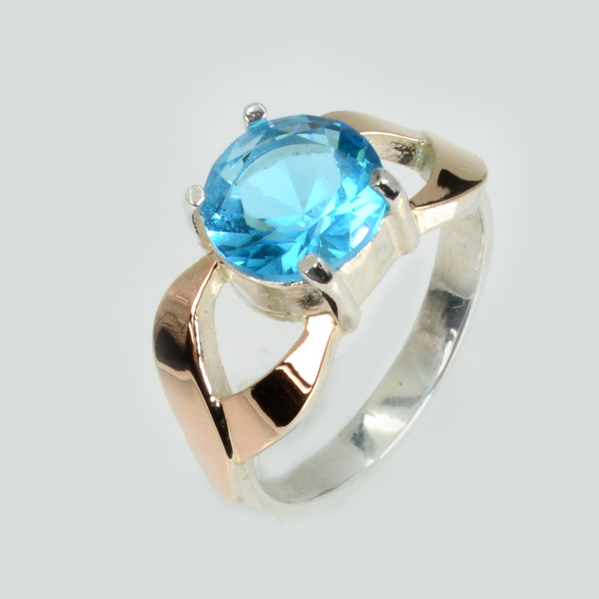 Срібна каблучка з золотими вставками