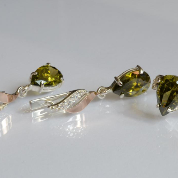 Срібний набір з золотими пластинами