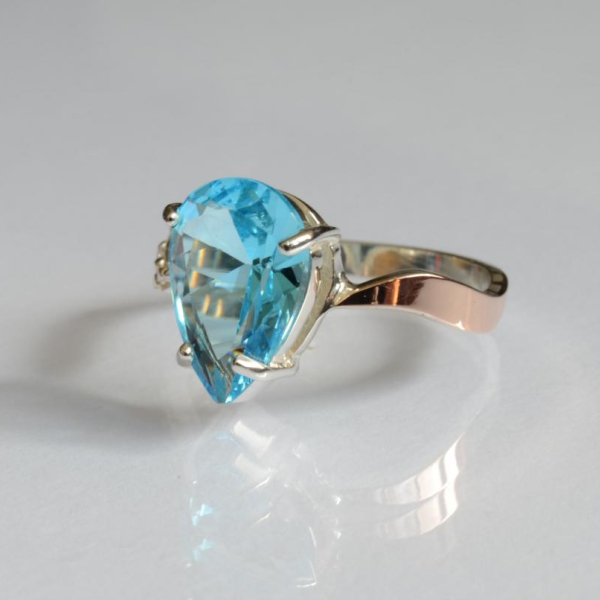 Срібна каблучка з золотими вставками