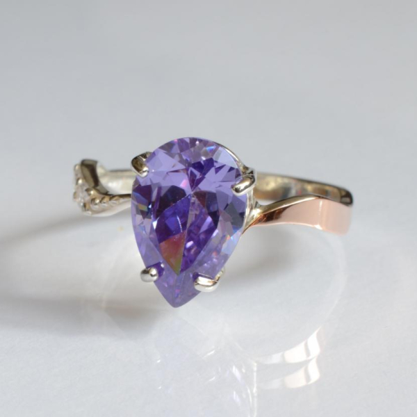 Срібна каблучка з золотими вставками