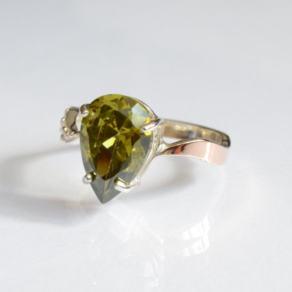 Срібна каблучка з золотими вставками