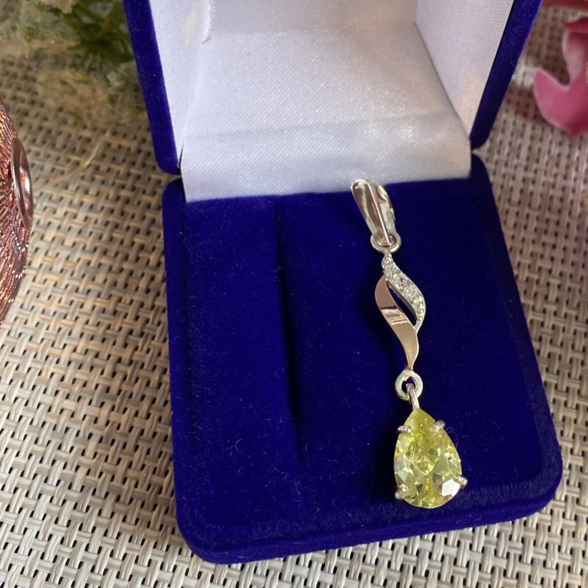 Серебряная подвеска с золотими вставками