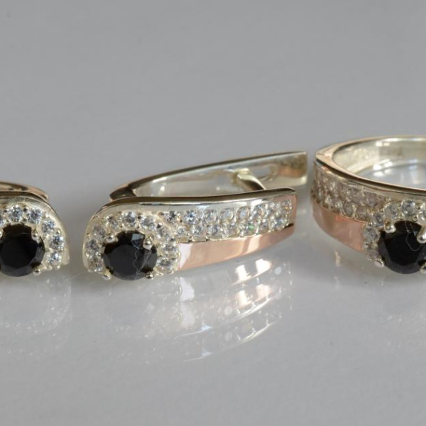 Срібний набір з золотими пластинами