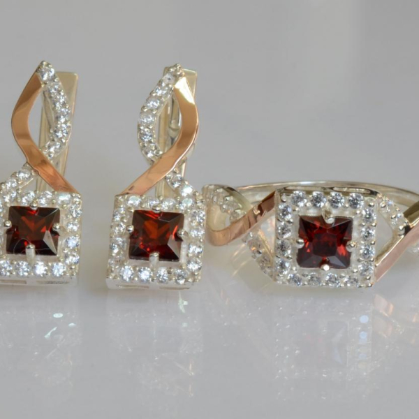 Серебряный набор с золотыми пластинами