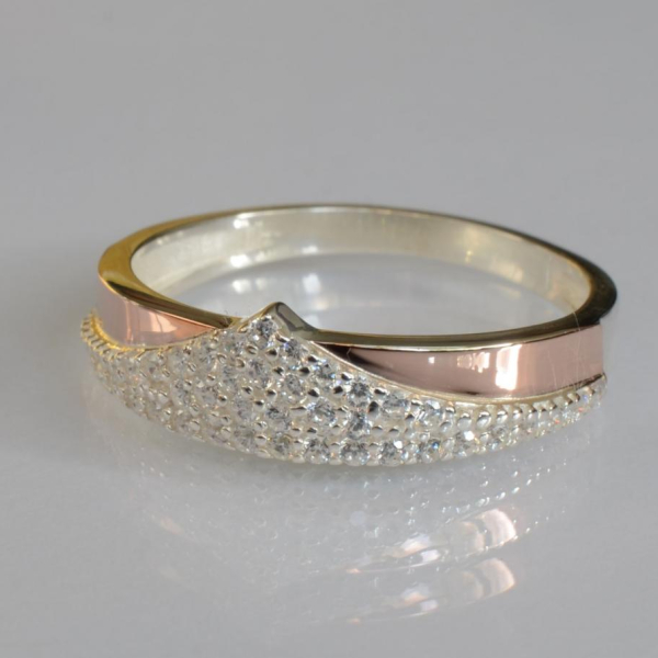 Срібна каблучка з золотими вставками