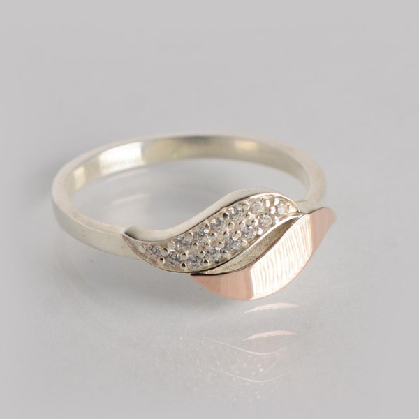 Срібна каблучка з золотими вставками