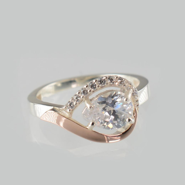 Срібна каблучка з золотими вставками