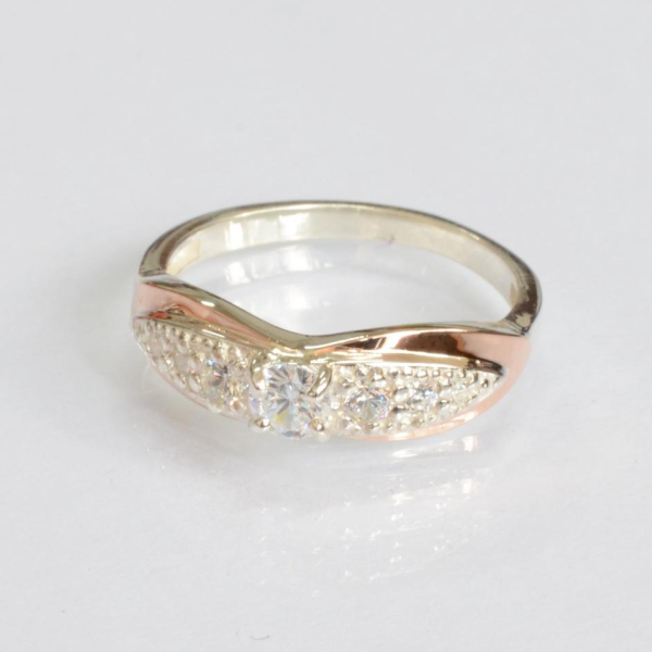 Срібна каблучка з золотими вставками