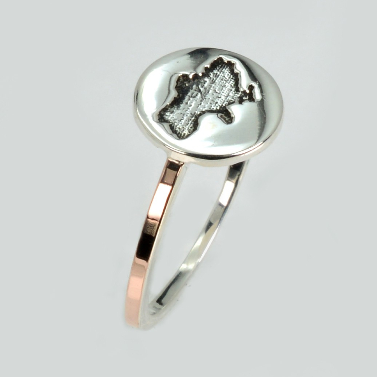 Срібне кільце з мапою України