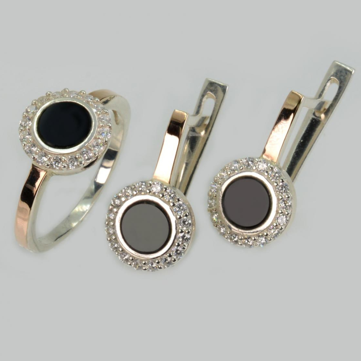 Серебряный комплект(серьги и кольцо) с ониксом