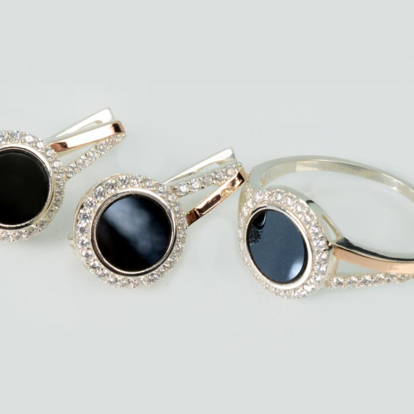 Срібний набір з золотими пластинами