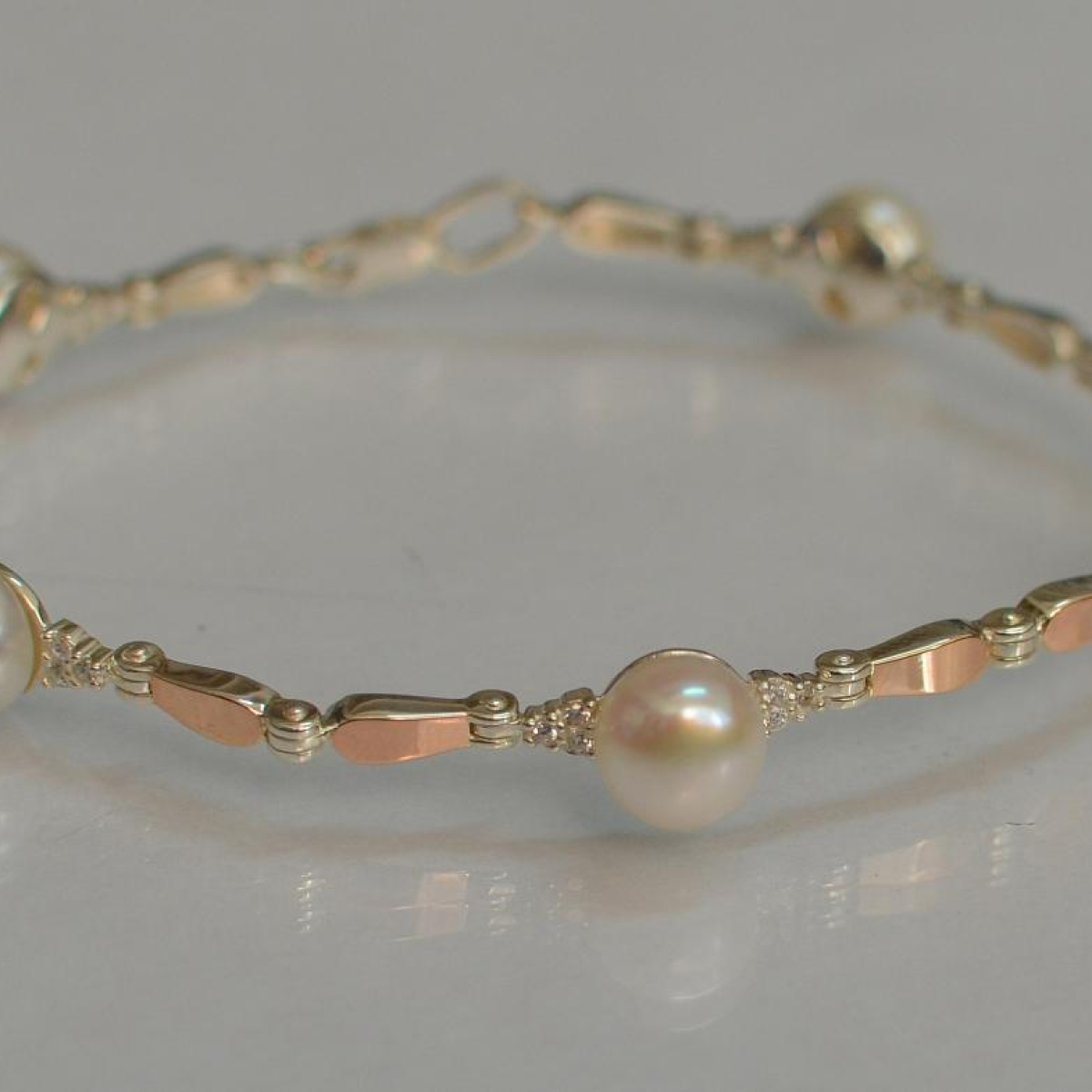 Серебряный браслет с жемчугом