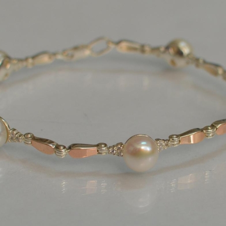 Срібний браслет з золотом там перлами